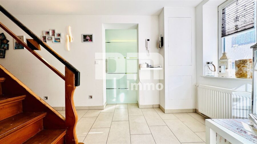 Vollständig kernsaniertes / neu erstelltes EFH in zentraler Lage mit 2 Garagen - EG Windfang / Flur / Diele